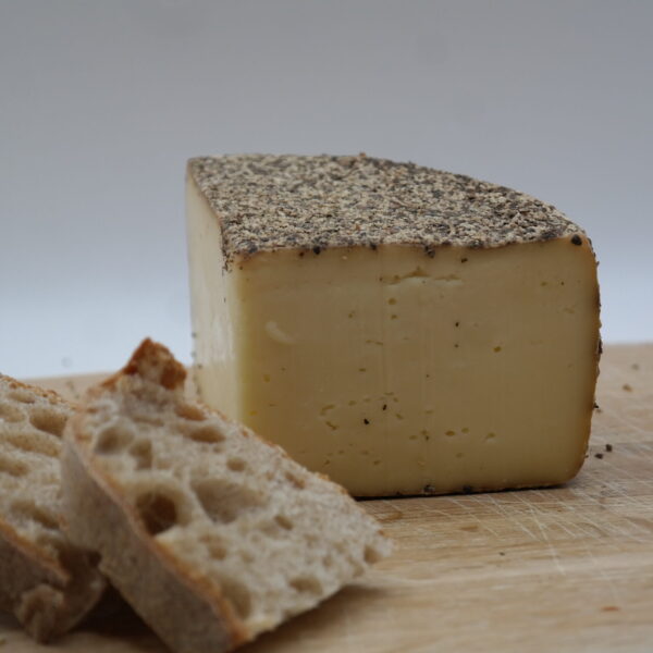 Fromage Tome Au poivre Cédric Descloux, 325 grammes