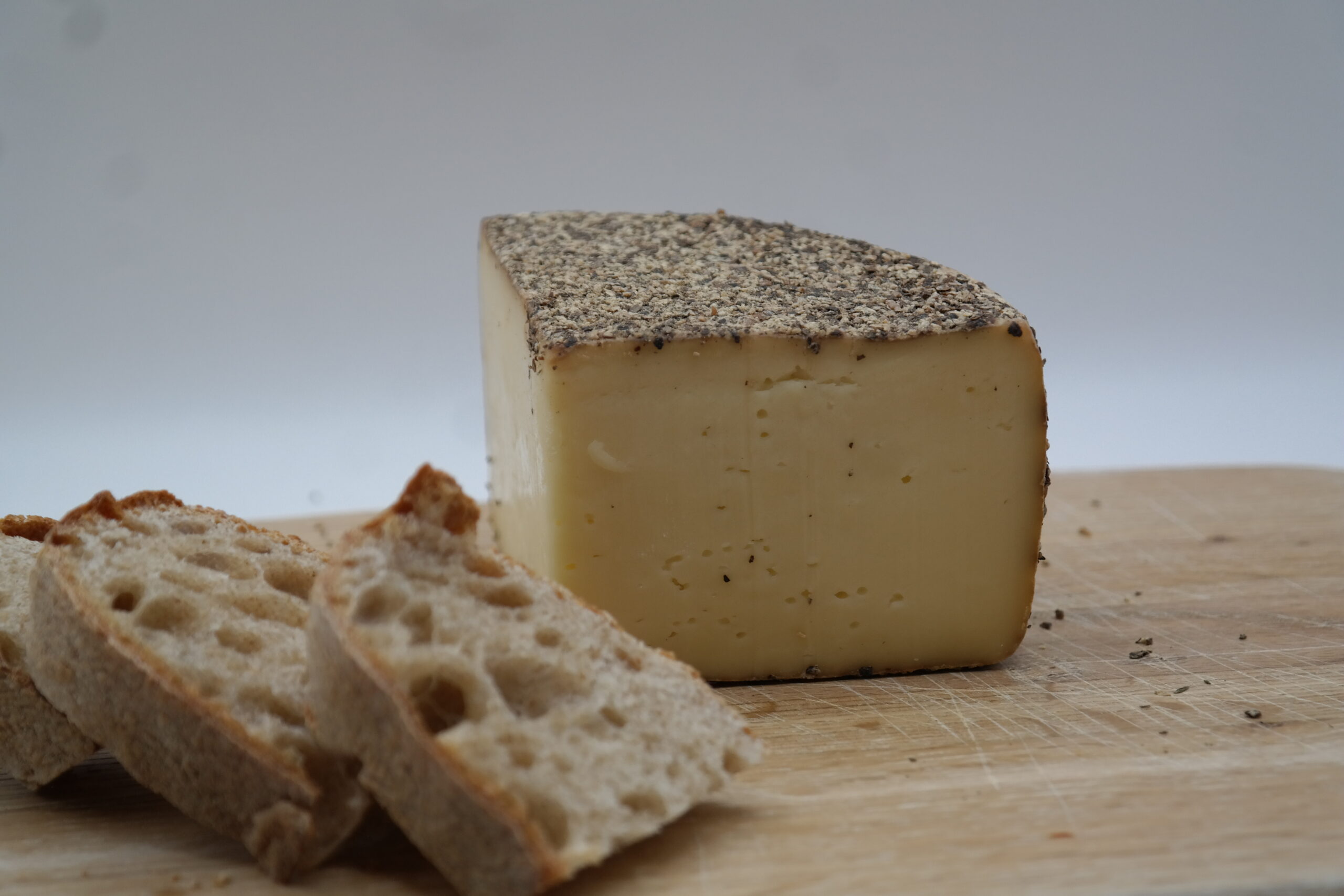 Fromage Tome Au poivre Cédric Descloux, 325 grammes